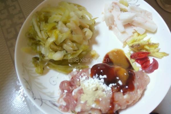 酸菜炒肉丝的做法图解3