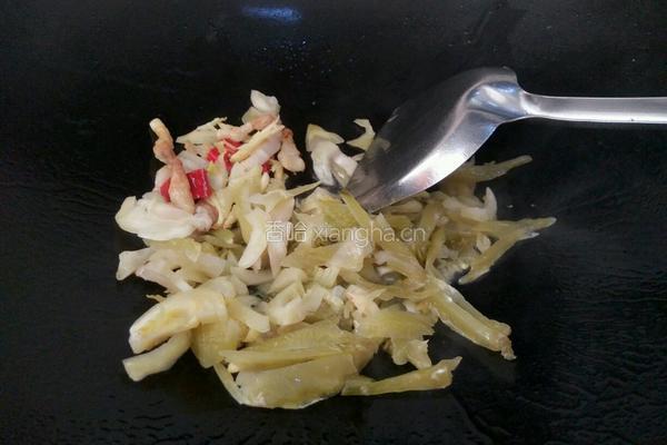 酸菜炒肉丝的做法图解6
