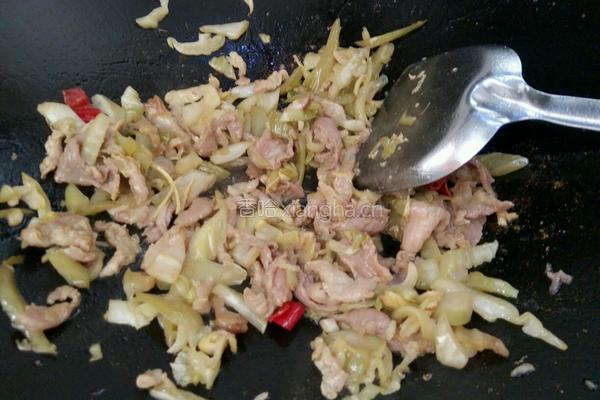 酸菜炒肉丝的做法图解8