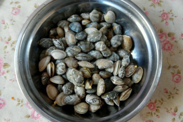 香辣花蛤的做法图解1