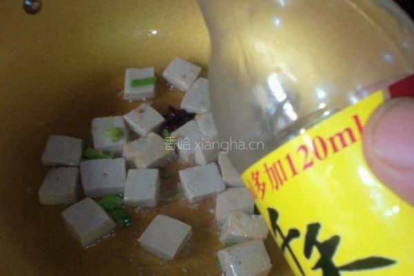香肠炒豆腐的做法图解5