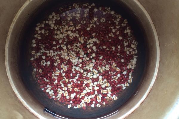 红豆薏仁汤的做法图解2