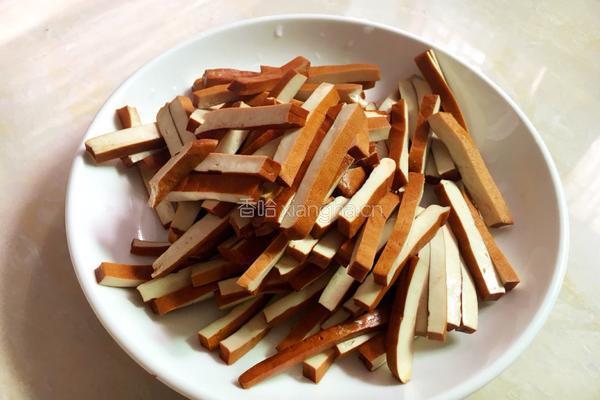 香干炒芹菜的做法图解2