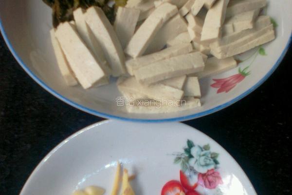 酸菜豆腐汤的做法图解1
