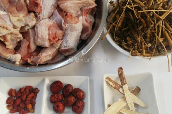 药材炖鸡的做法图解1