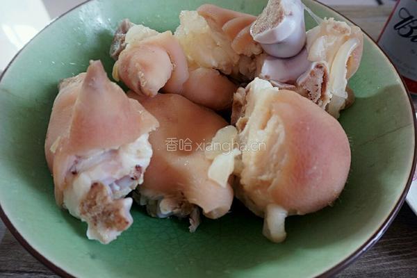 啤酒焖猪蹄的做法图解3