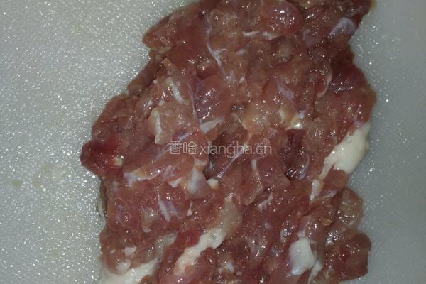 肉酱菠菜的做法图解1