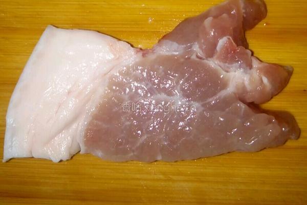 白菜猪肉炒木耳的做法图解2