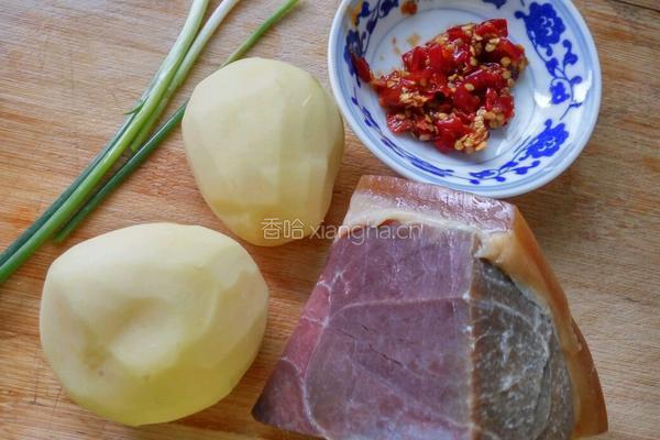 腊肉蒸土豆的做法图解1