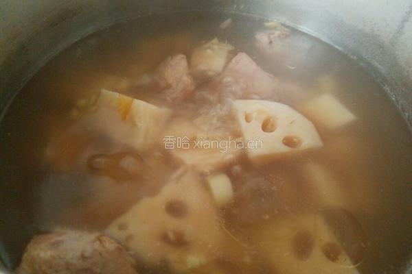 莲藕排骨汤的做法图解8