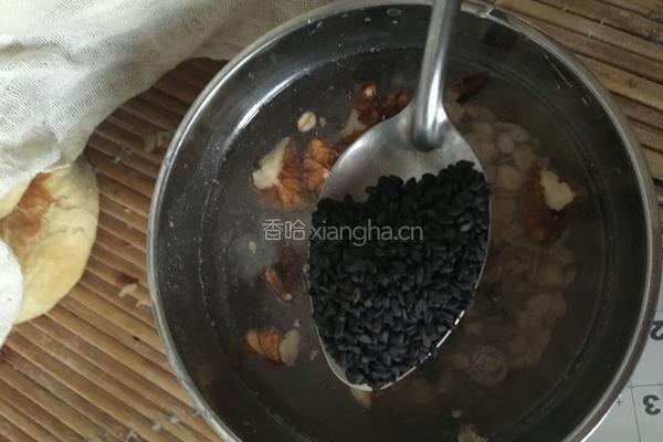 黑芝麻核桃黑豆糊的做法图解9