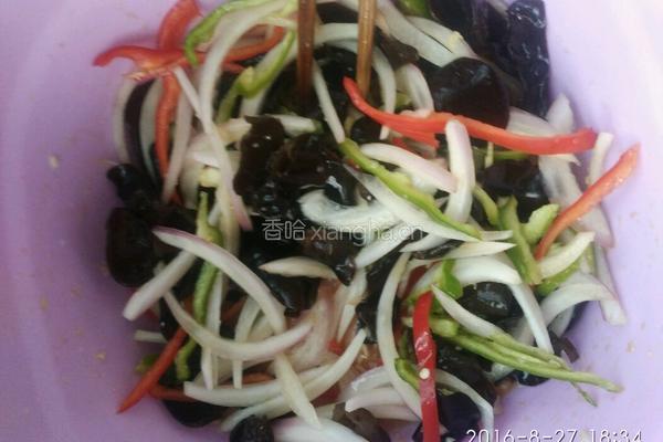 洋葱木耳的做法图解3