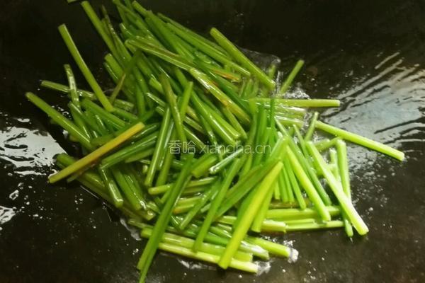 韭菜花炒青菱的做法图解8