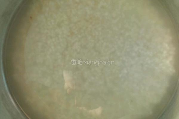 香肠焖饭的做法图解1