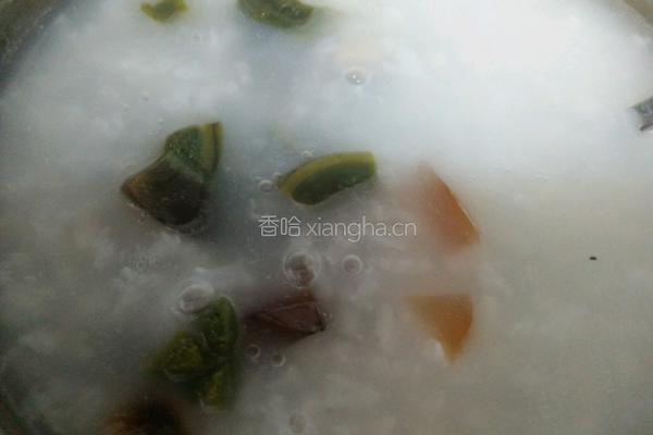 砂锅皮蛋瘦肉粥的做法图解5