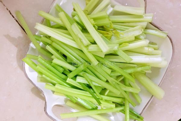 泡椒芹菜牛肉丝的做法图解4