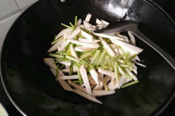 芹菜杏鲍菇炒干贝的做法图解5