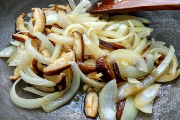 洋葱炒香菇的做法图解7