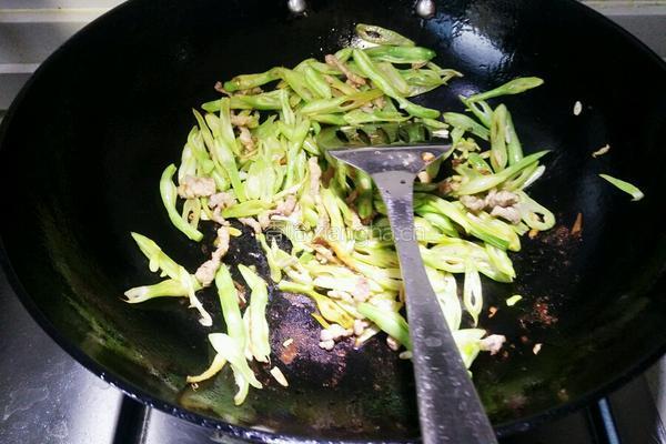 炒芸豆丝的做法图解6
