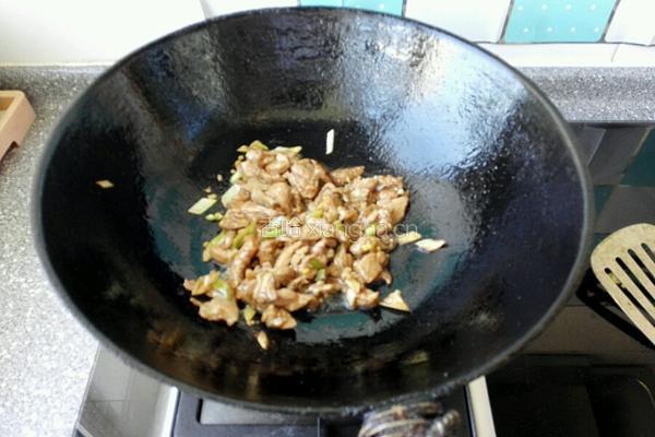 羊肉炒芹菜的做法图解5