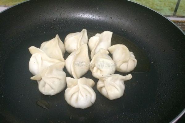 水煎饺的做法图解3