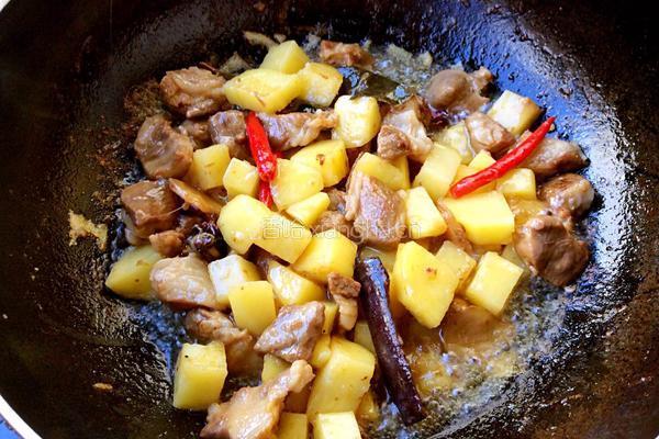 土豆烧肉的做法图解9