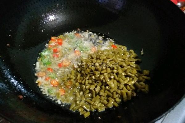 长豆角炒肉丁咸菜的做法图解8
