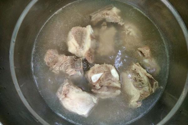 黑豆山药排骨汤的做法图解4