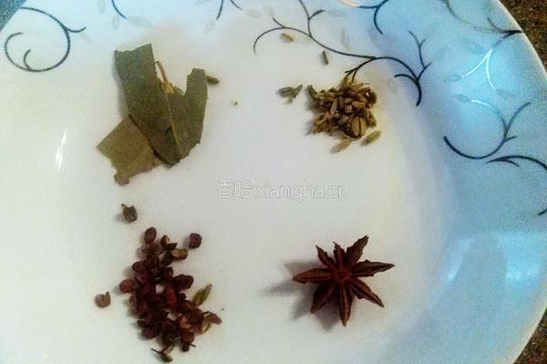 水煮花生米的做法图解2