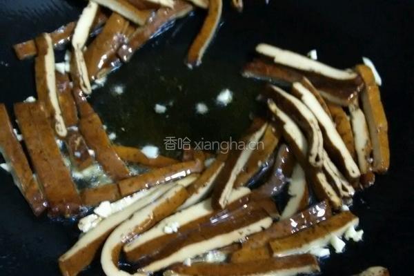 韭黄炒香干的做法图解4