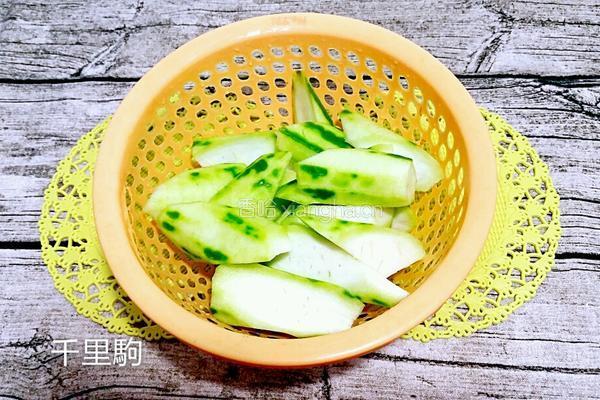 豆腐丝瓜汤的做法图解1