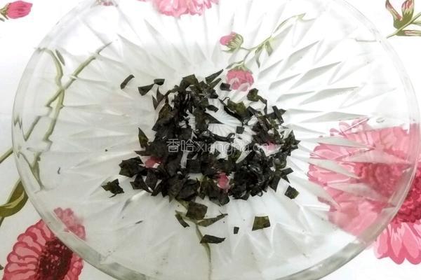 青瓜红萝卜火腿肠寿司的做法图解3