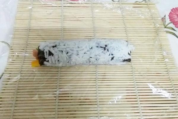 青瓜红萝卜火腿肠寿司的做法图解8