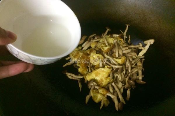 蟹味菇炒蛋的做法图解9