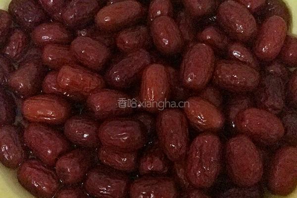 枣泥馅的做法图解1