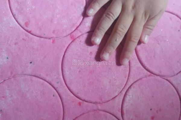 火龙果彩色水饺香菇猪肉馅的做法图解3