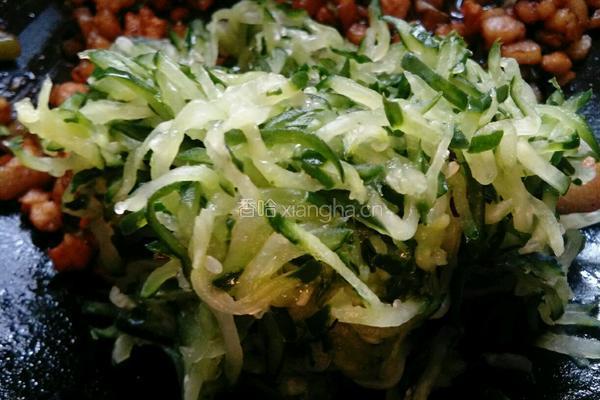 黄瓜猪肉木耳水饺的做法图解11