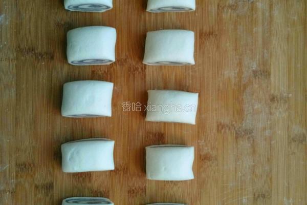 双色花卷的做法图解7
