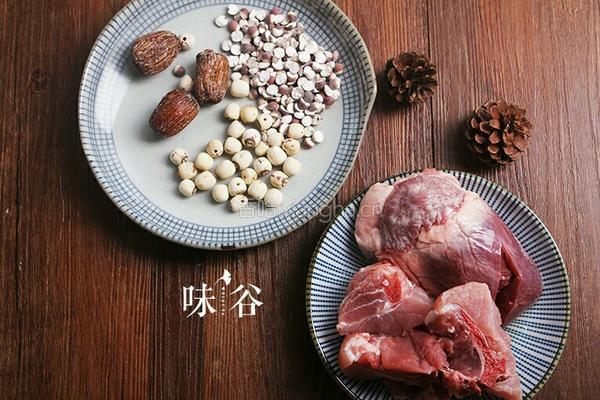芡实莲子煲猪心的做法图解1