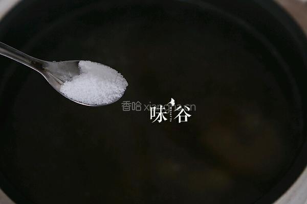 芡实莲子煲猪心的做法图解6
