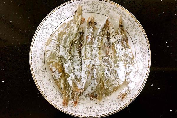 香酥炸虾的做法图解3