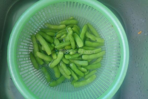 水煮毛豆的做法图解2