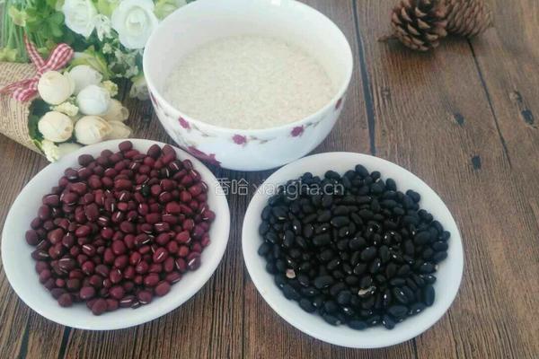 红豆黑豆大米粥的做法图解1