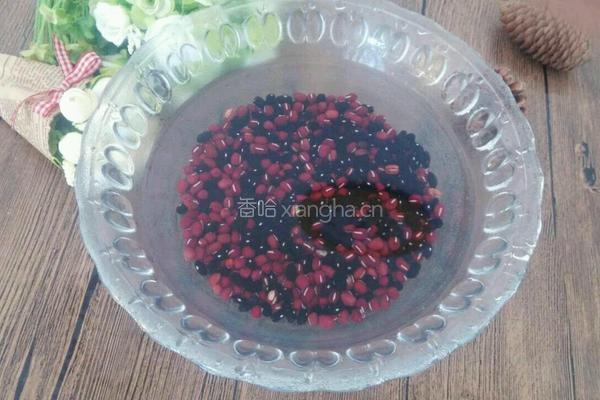 红豆黑豆大米粥的做法图解2