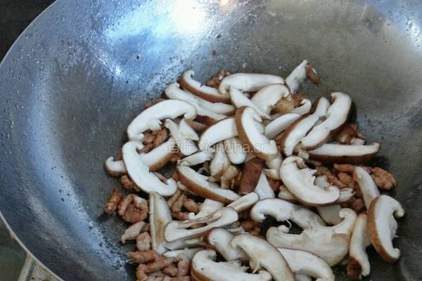 香菇肉丝面的做法图解4