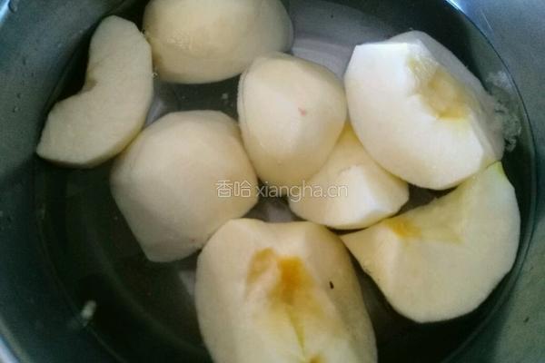 红枣枸杞苹果汤的做法图解3