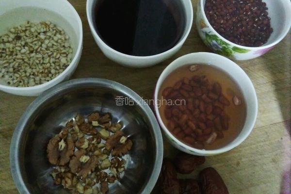 红豆黑米糊的做法图解1