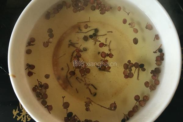 猪肉白菜馅饺子的做法图解1