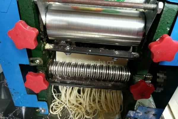 鸡蛋面条的做法图解7