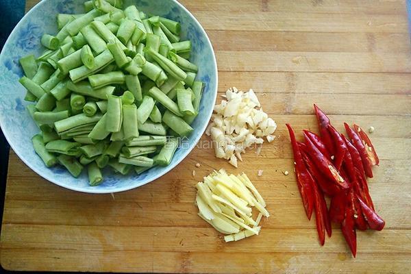 清炒四季豆的做法图解2